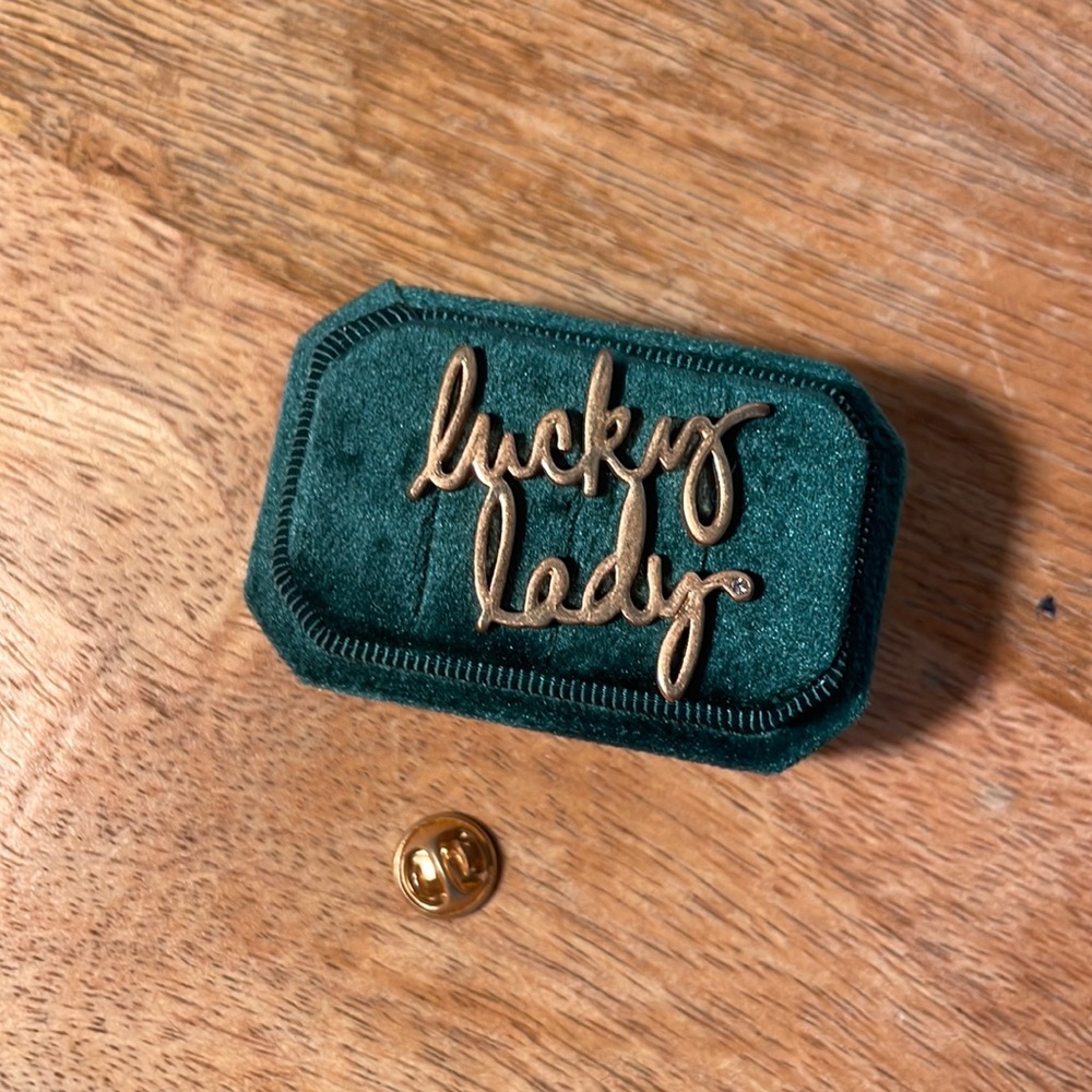 ⭐️Lucky Lady Rose Gold Pin